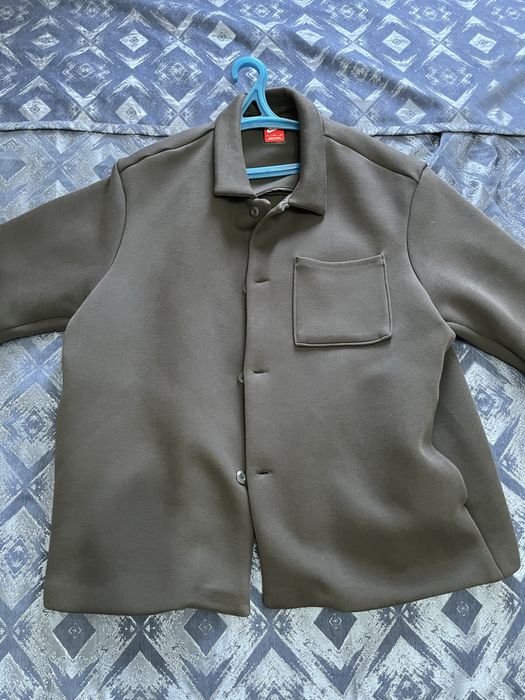 Серое пальто Nike