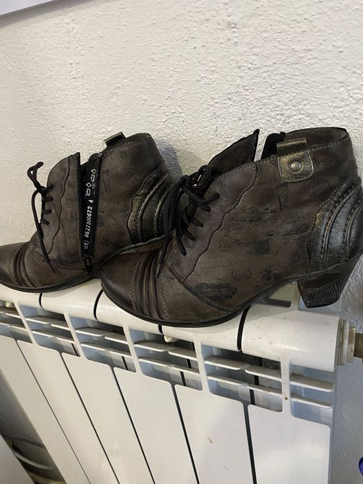 Продавам италиански  оргинални чехли N-38 25лв