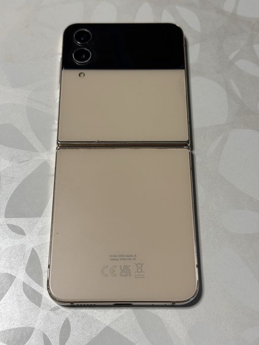 Samsung Galaxy Z Flip4
