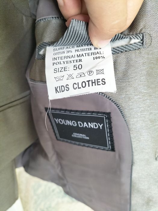 Продам детскии костюм