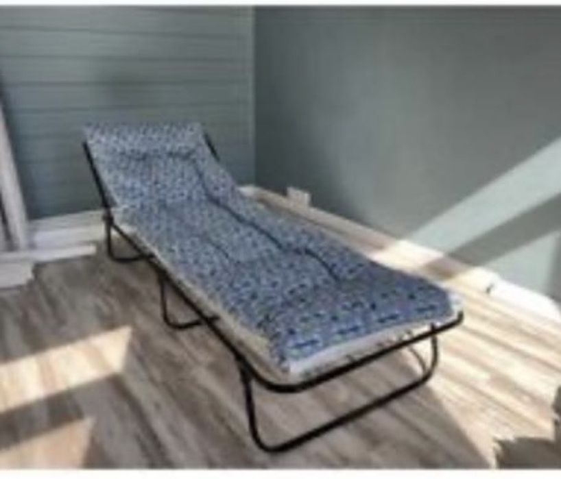 Раскладушка с матрасом