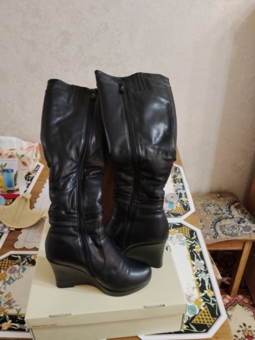 Сапоги женские .