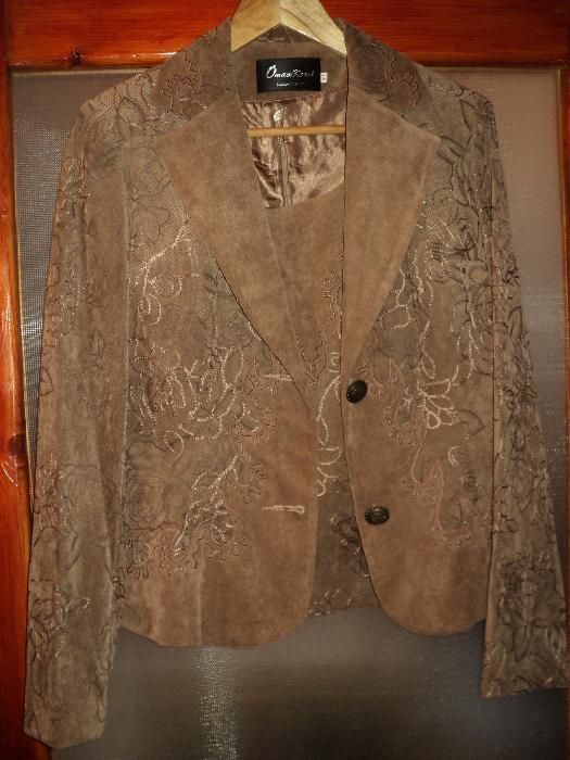 costum dama : sacou,vesta,fusta culoare crem-maro (capucino)-masura 40
