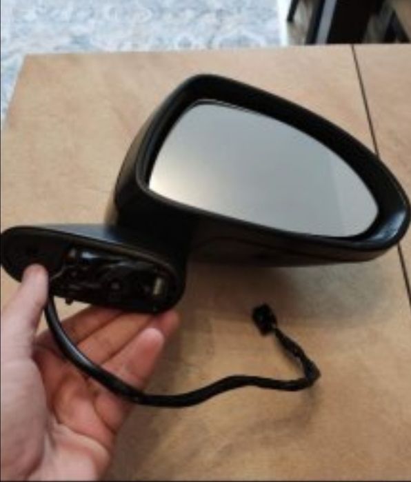 Оригинално Ел.огледало от Опел Корса Д Работи си ,има леки външни забе
