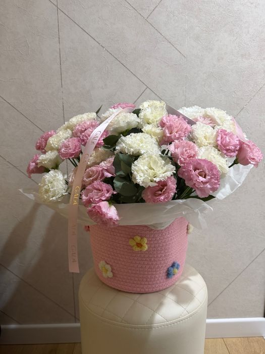Цветы, букет с корзиной