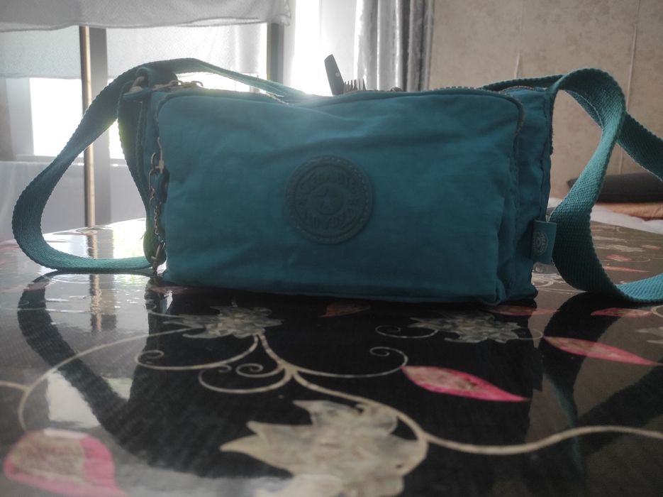 Сумку универсальную красивую продам