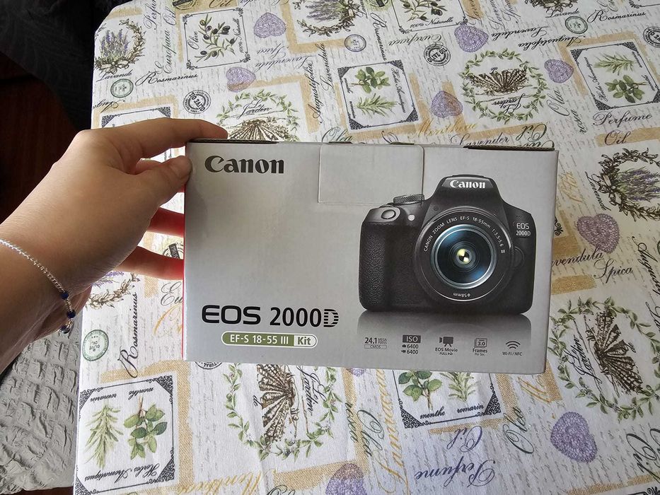 Canon EOS 2000D Black + EF-S 18-55mm III f nou