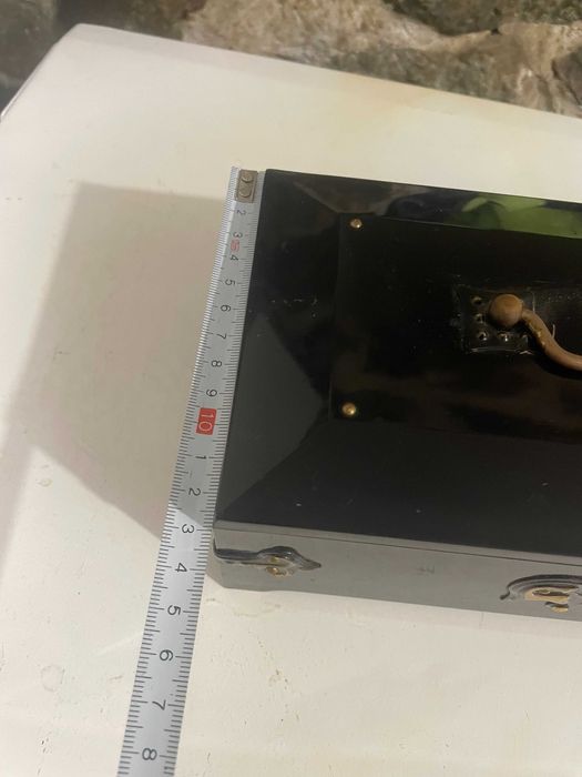 музикална кутия за бижута от бакелит/пластмаса ?