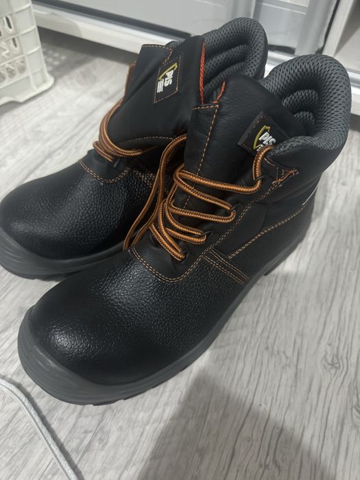 Продам рабочую обувь