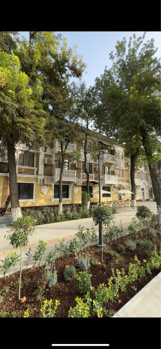 Продам квартиру на 1 этаже под нежилое 3/1/3 в центре Шота Руставели