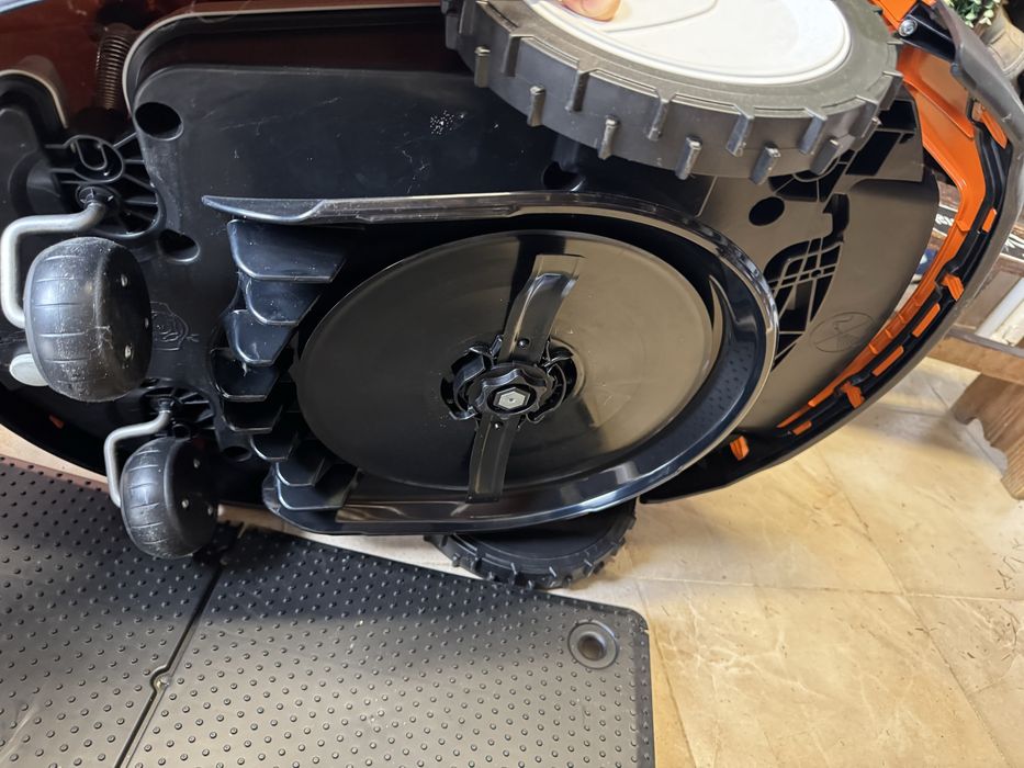 Robot tuns iarba  sthil RMI 632 P
