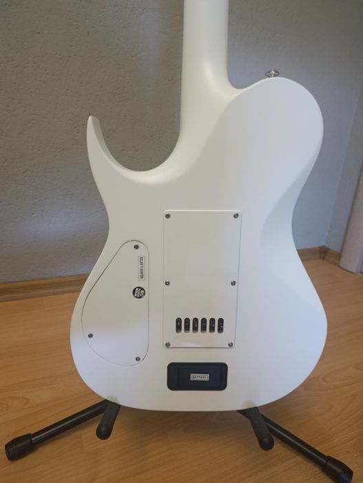 Solar guitars winter 1.6 evertune