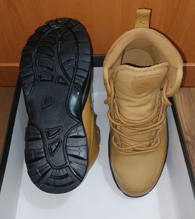 Vand ghete Nike Manoa
