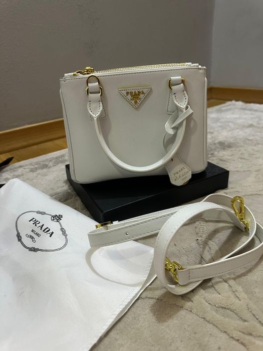 Geantă PradGeanta Prada - Nouă, cu cutie şi săculeț de praf (Dustbag)