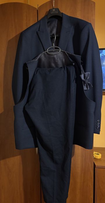 Мъжки официален костюм