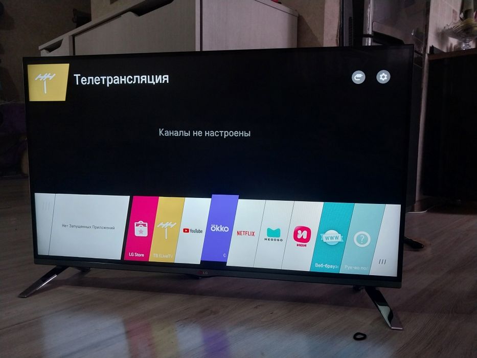 Смарт телевизор LG 109см. С креплением на стену.