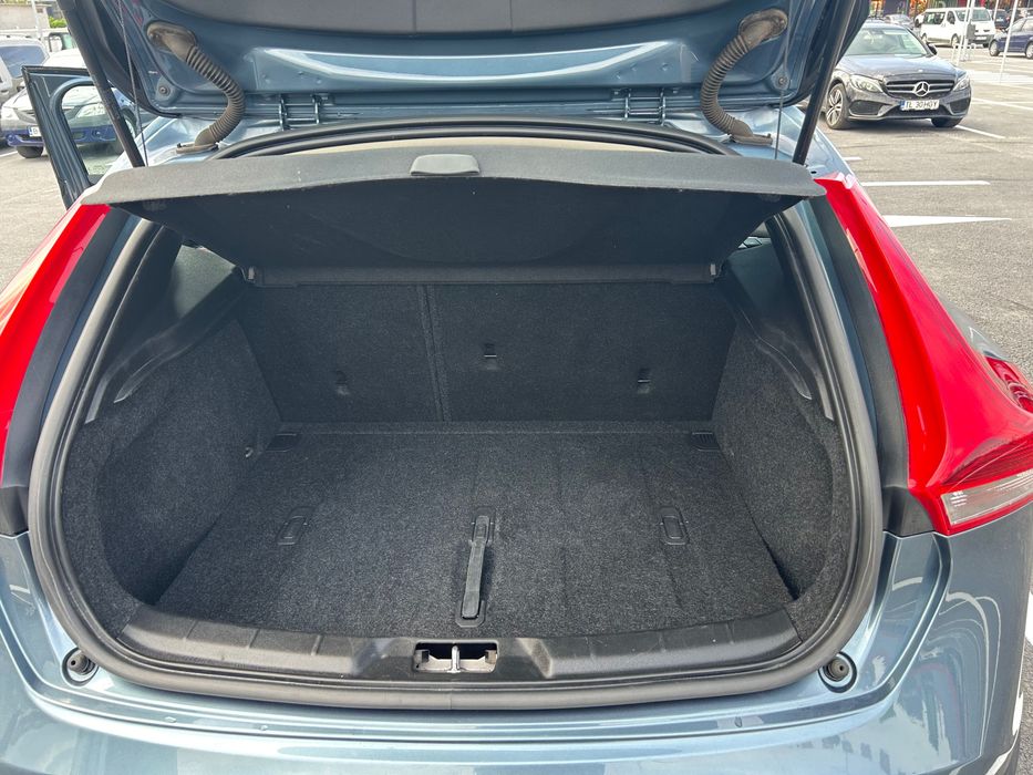 VVolvo V40 Cross Country- Automata, echipata complet, 120.000 km 7.600 EUR
