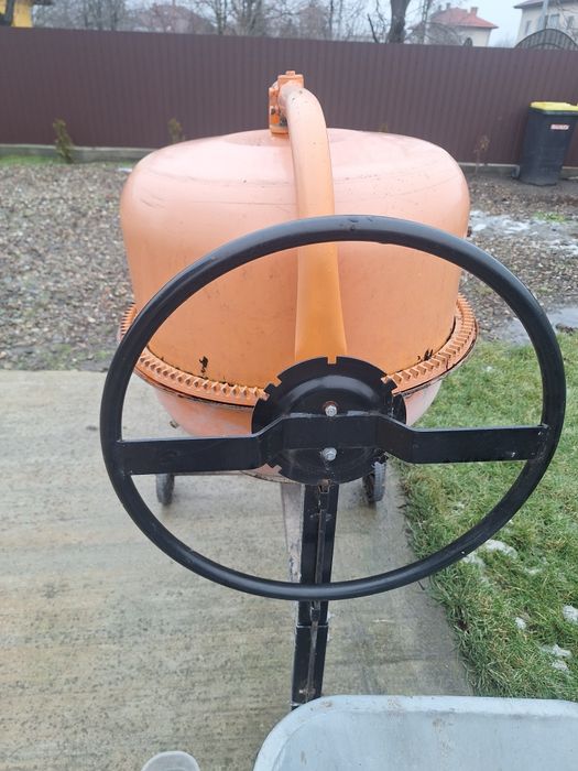 Vând betoniera evotools