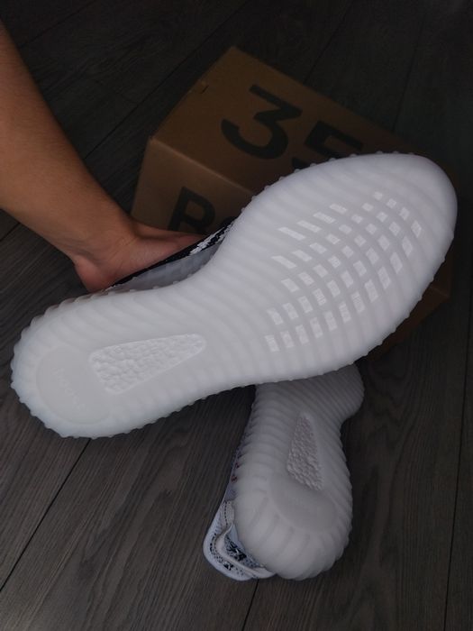 Yeezy Boost 350 V2 Zebra, Mărimea 43