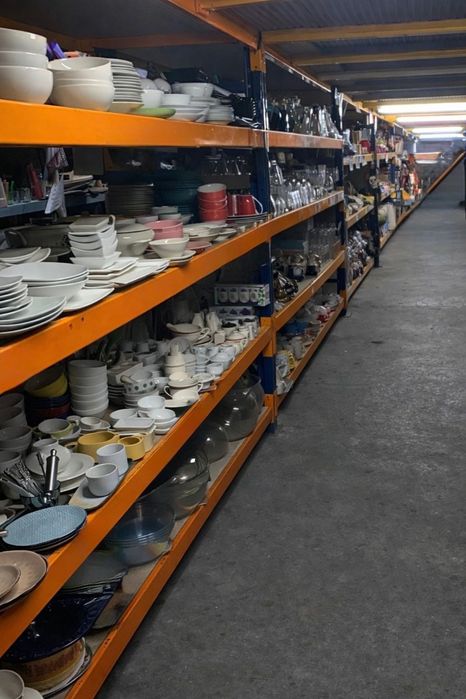 Stoc mobilier + obiecte decorative – vânzare integrală