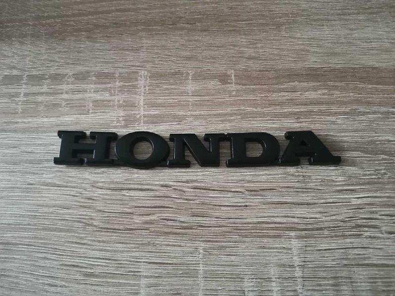 черен метален надпис Honda