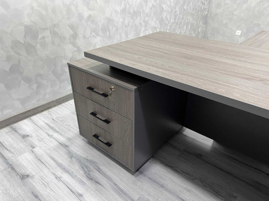 Офисный стол для руководителья