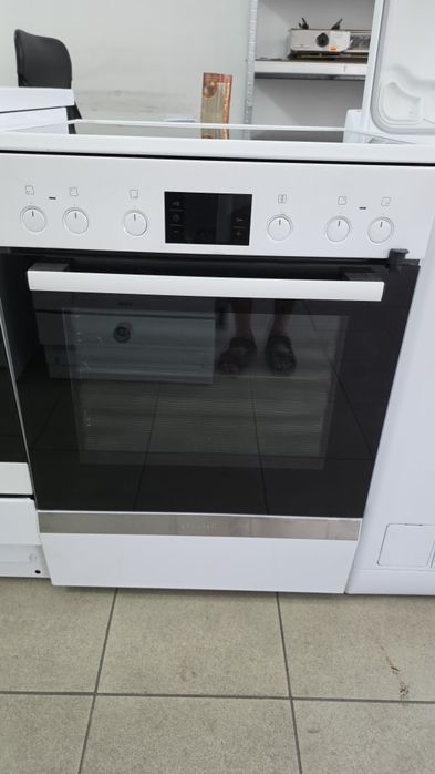 Печка с керамичени котлони Bosch HCA76422UV
