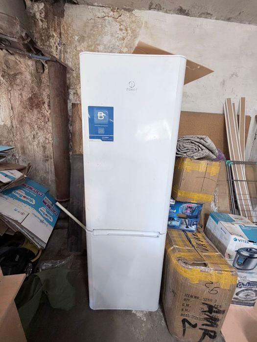 Холодильник Indesit