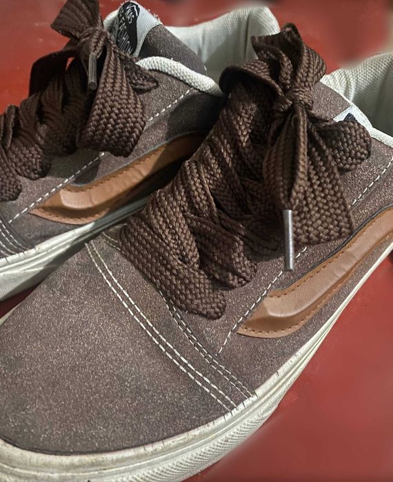 Кроссовки коричневые