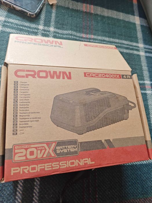 Зарядное устройство CROWN CAC204001X
