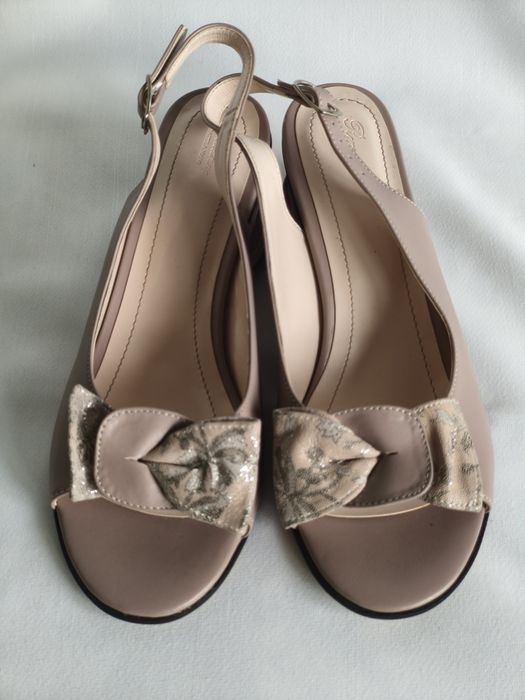 Roxanne, нови сандали естествена кожа, номер 39