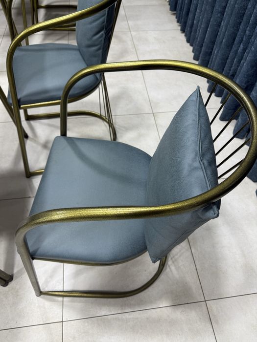 Stol stul sotiladi kafe uchun