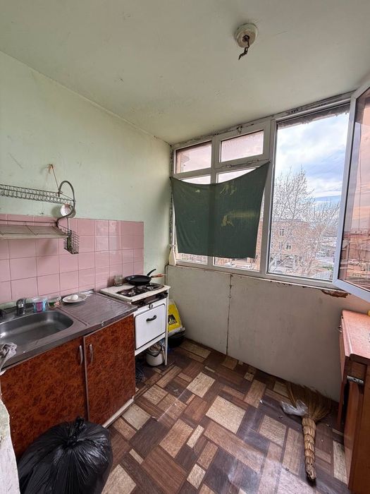 Продам 2 ком квартиру на 4 этаже