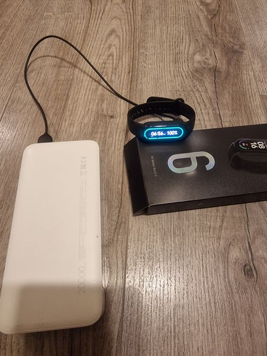 Смарт гривна Xiaomi Mi Band 6 - счупен дисплей