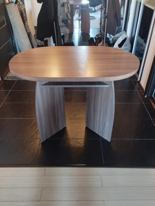 Деревянный стол хороший