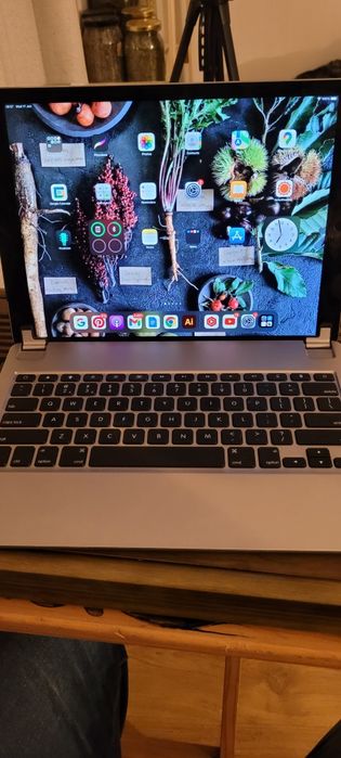 IPad Pro 12.9 inch cu tastatura