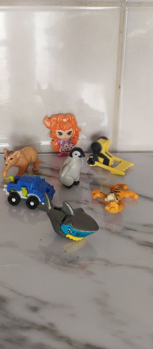 Киндер игрушки .