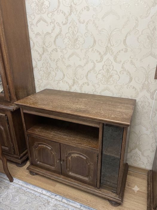 Деревянные шкафы для гостиной