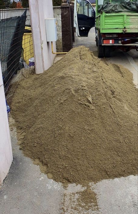 Nisip piatra pamant vegetal