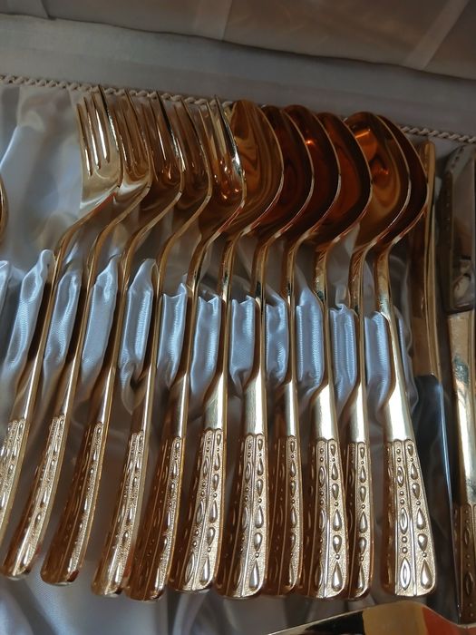 Set tacamuri aurite
