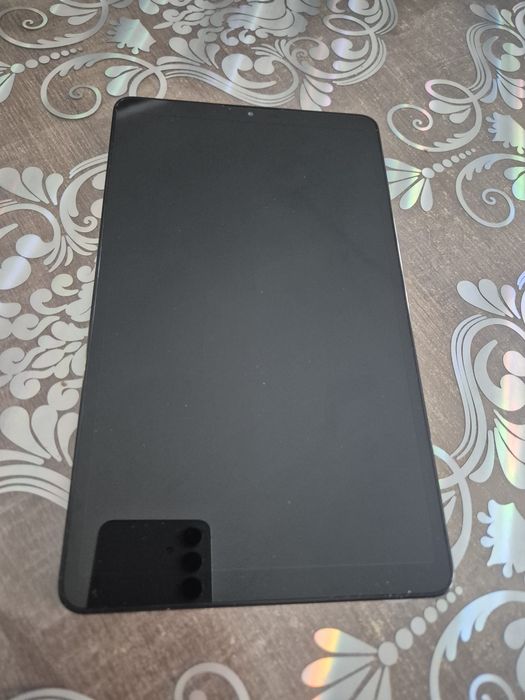 Vand 2 telefoane si o tableta