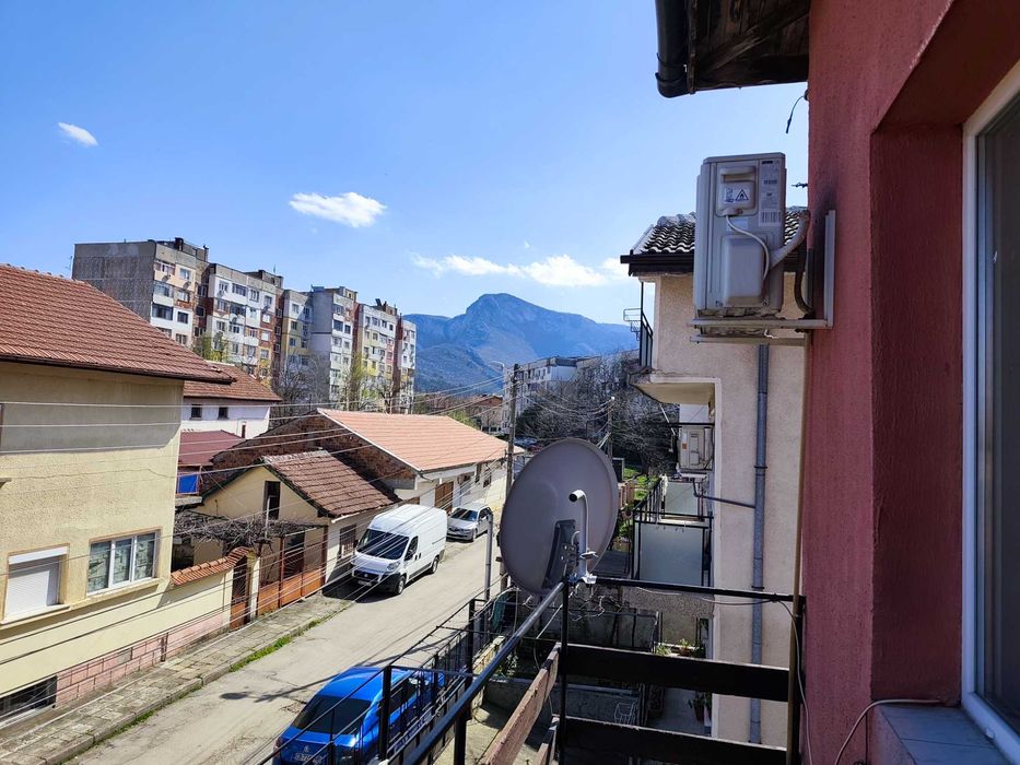 Втори етаж от двуетажна къща в гр.Враца