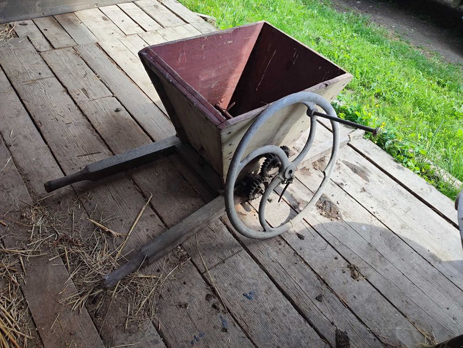 Presă și tocător pentru struguri / fructe