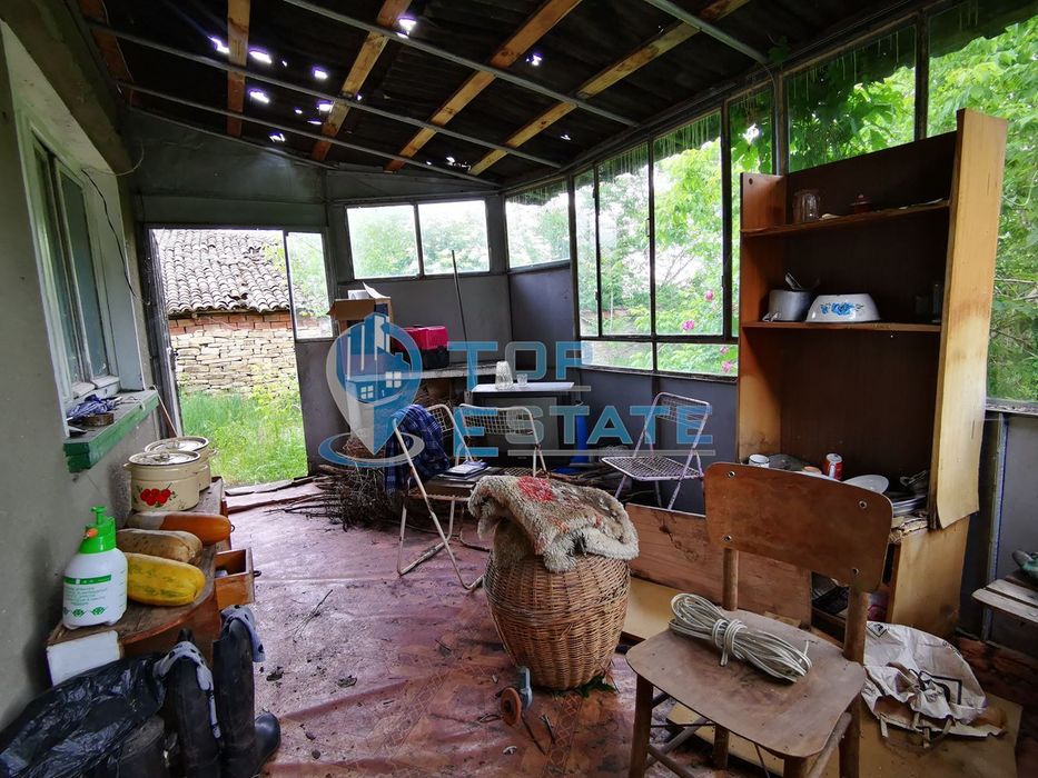 Стара тухлена къща в близост до центъра на село Стефан Стамболово, об