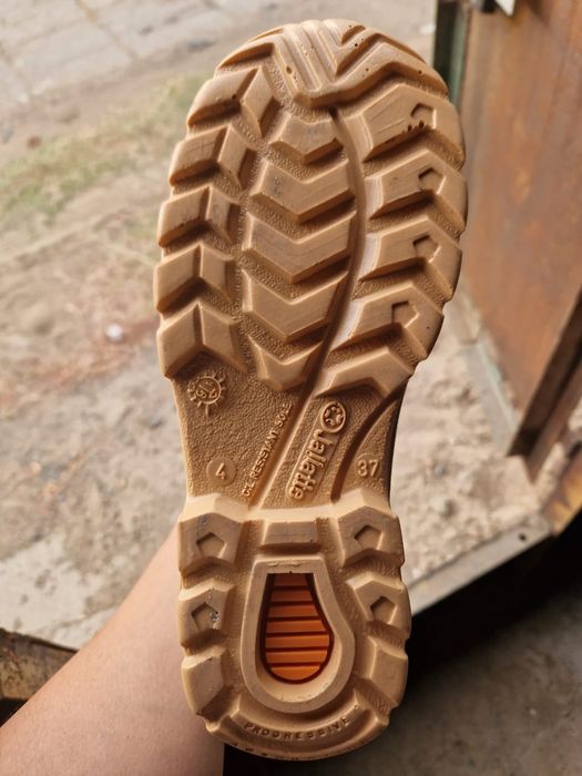 Продам safety сапоги