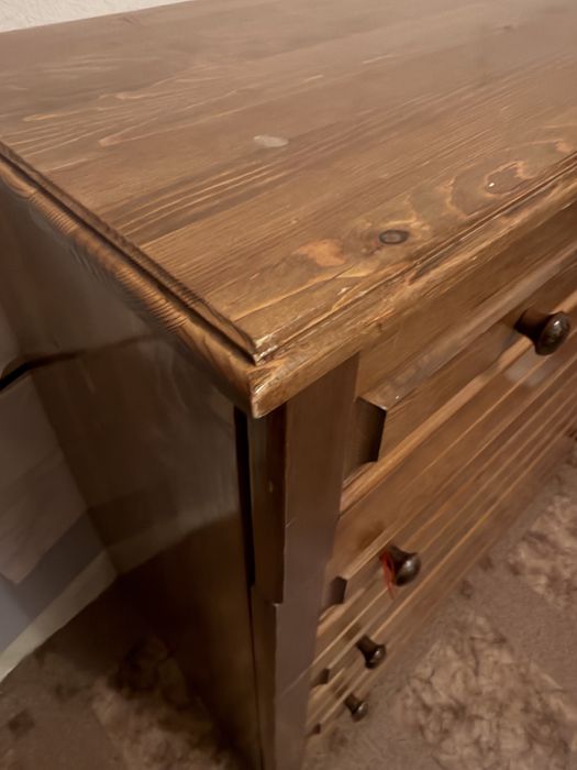 Дървен шкаф използван