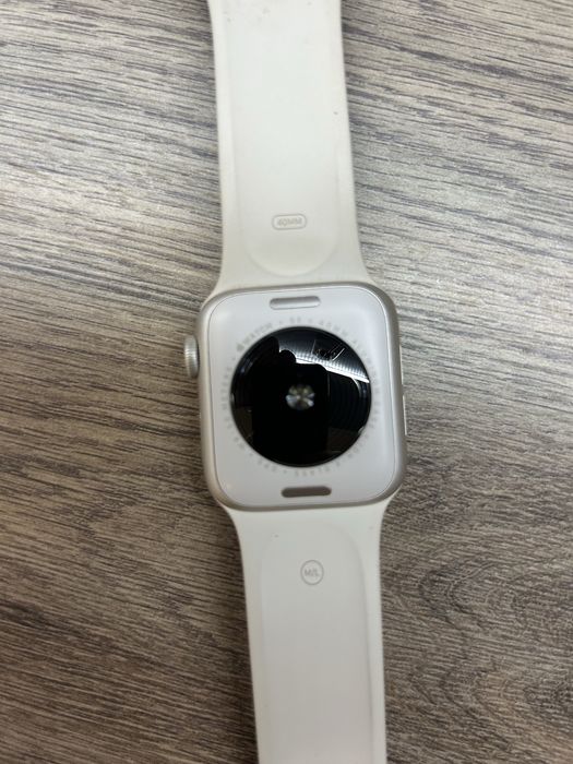 Продавам apple watch SE 2gen
