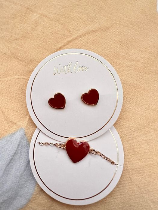 Сребърно колие с камъчета, комплект гривна с обеци с червени сърца