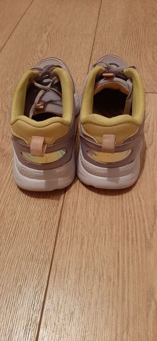 Кроссовки детские