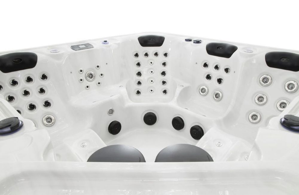 Джакузи 5 места  ново  90 дюзи с гаранция 2 години 7500 euro